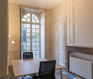 Bureau privé 20 m² 4 postes Coworking Rue de la Monnaie Rennes 35000 - photo 1